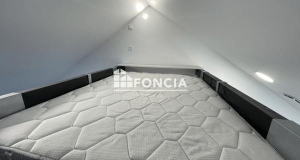 Location Studio meublé 25.84 m² - La Francheville 08000