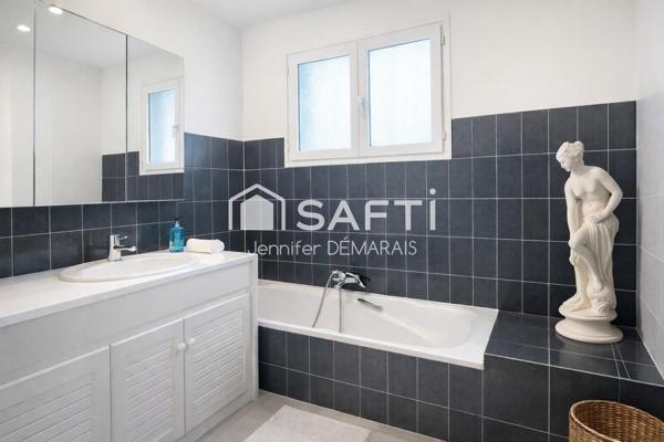 MAISON D'ARCHITECTE 150 M2 AVEC PISCINE