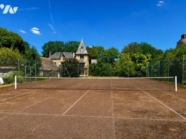Demeure de caractère avec terrain de tennis