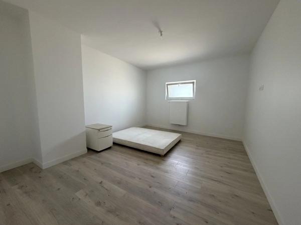 Vente                                                      Maison
                        
                     6 pièces                      200 m2                     à Villers-Cotterêts