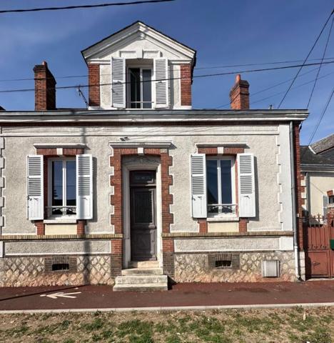 A 5 mn de la gare  de MONTARGIS et 1h de la gare Paris/Bercy - A VENDRE MAISON de VILLE de 90 m2, JARDIN