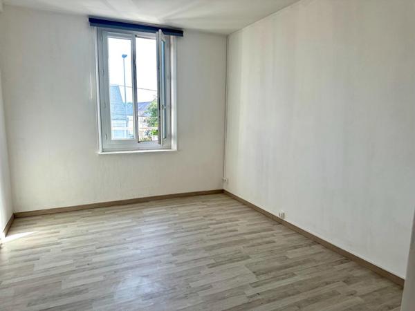 A 5 mn de la gare  de MONTARGIS et 1h de la gare Paris/Bercy - A VENDRE MAISON de VILLE de 90 m2, JARDIN