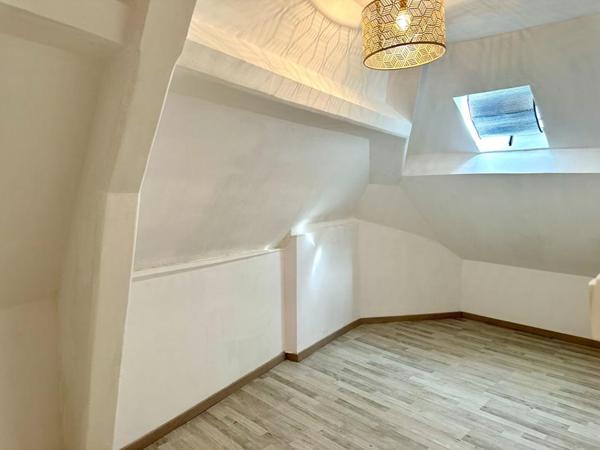 A 5 mn de la gare  de MONTARGIS et 1h de la gare Paris/Bercy - A VENDRE MAISON de VILLE de 90 m2, JARDIN
