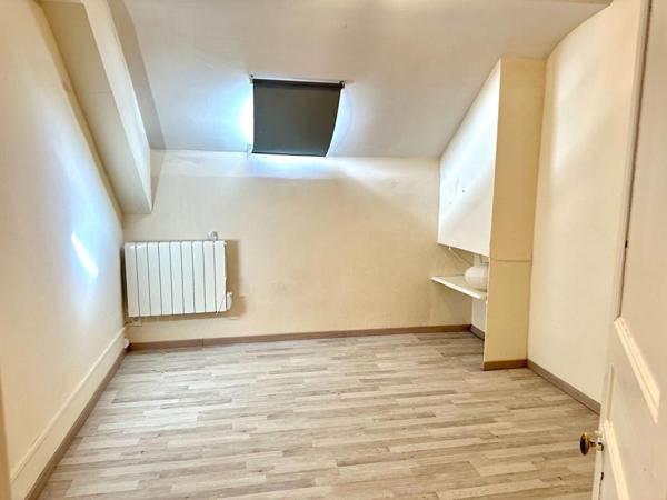 A 5 mn de la gare  de MONTARGIS et 1h de la gare Paris/Bercy - A VENDRE MAISON de VILLE de 90 m2, JARDIN