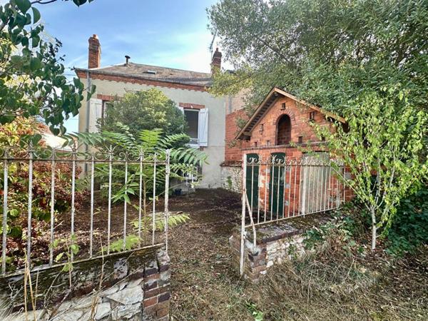 A 5 mn de la gare  de MONTARGIS et 1h de la gare Paris/Bercy - A VENDRE MAISON de VILLE de 90 m2, JARDIN