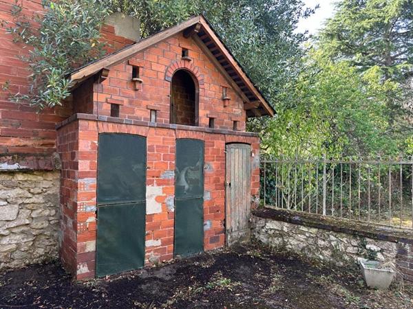 A 5 mn de la gare  de MONTARGIS et 1h de la gare Paris/Bercy - A VENDRE MAISON de VILLE de 90 m2, JARDIN