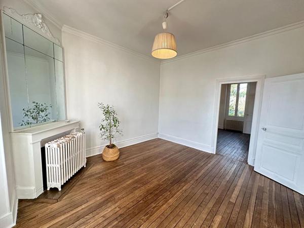 A 5 mn de la gare  de MONTARGIS et 1h de la gare Paris/Bercy - A VENDRE MAISON de VILLE de 90 m2, JARDIN