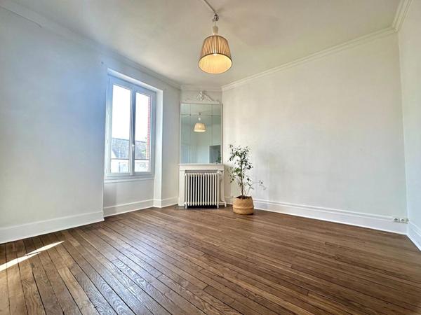 A 5 mn de la gare  de MONTARGIS et 1h de la gare Paris/Bercy - A VENDRE MAISON de VILLE de 90 m2, JARDIN