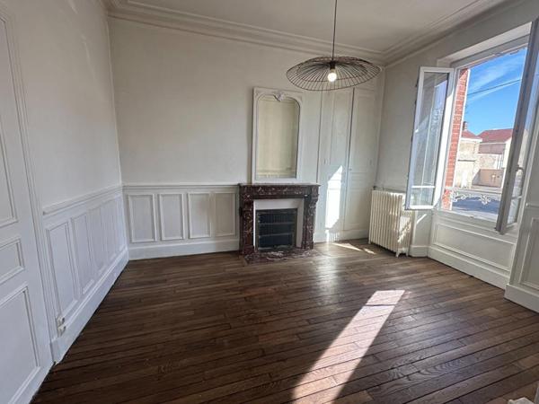 A 5 mn de la gare  de MONTARGIS et 1h de la gare Paris/Bercy - A VENDRE MAISON de VILLE de 90 m2, JARDIN