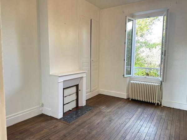 A 5 mn de la gare  de MONTARGIS et 1h de la gare Paris/Bercy - A VENDRE MAISON de VILLE de 90 m2, JARDIN