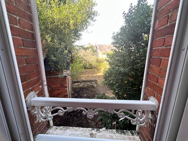 A 5 mn de la gare  de MONTARGIS et 1h de la gare Paris/Bercy - A VENDRE MAISON de VILLE de 90 m2, JARDIN
