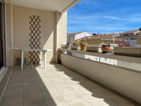 Aubagne (13400) T4 expo sud, immeuble récent en CV avec balcon, parking