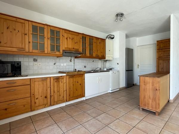 Aubagne (13400) T4 expo sud, immeuble récent en CV avec balcon, parking