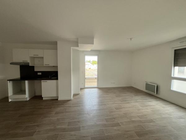 Appartement à louer 800 € CC Tours 3 p 61 m² DPE A