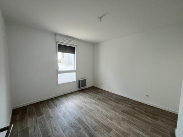 Appartement à louer 800 € CC Tours 3 p 61 m² DPE A