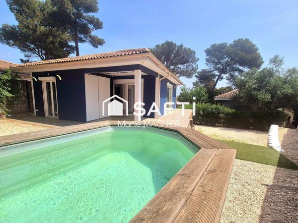 RARE SUR LE SECTEUR Beau Chalet  T3 - 2 chambres  de 50m2 entièrement rénové, avec sous sol aménagé, sur terrain de 234m2 clôturé, au calme,  résidence sécurisée avec piscine, à Gassin, proche commerces et plages.