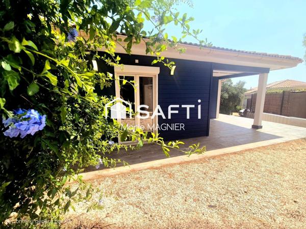 RARE SUR LE SECTEUR Beau Chalet  T3 - 2 chambres  de 50m2 entièrement rénové, avec sous sol aménagé, sur terrain de 234m2 clôturé, au calme,  résidence sécurisée avec piscine, à Gassin, proche commerces et plages.