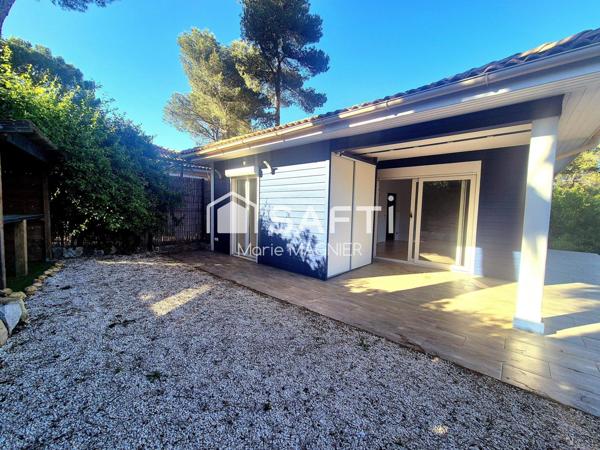 RARE SUR LE SECTEUR Beau Chalet  T3 - 2 chambres  de 50m2 entièrement rénové, avec sous sol aménagé, sur terrain de 234m2 clôturé, au calme,  résidence sécurisée avec piscine, à Gassin, proche commerces et plages.