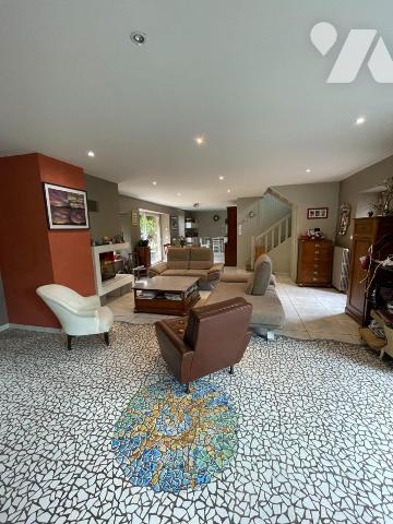 SAINT JOUAN DES GUERETS, Maison 8 pièces avec jardin