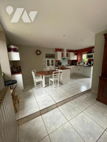 SAINT JOUAN DES GUERETS, Maison 8 pièces avec jardin