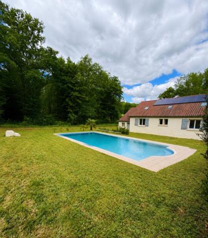 MAISON AVEC PISCINE À 10 MINUTES DE SARLAT