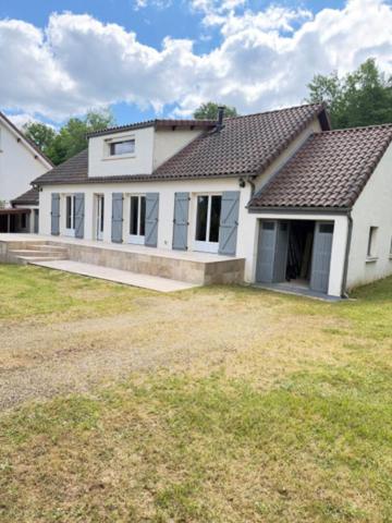 MAISON AVEC PISCINE À 10 MINUTES DE SARLAT