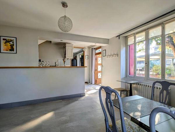 Maison Cazeres 8 pièce(s) 238 m2 avec garage et jardin