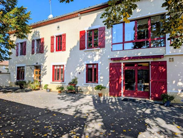 Maison Cazeres 8 pièce(s) 238 m2 avec garage et jardin