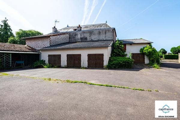 Appartement à vendre 5 pièces ARNAY LE DUC (21) de 94 m² avec garage, place de parking et grand grenier