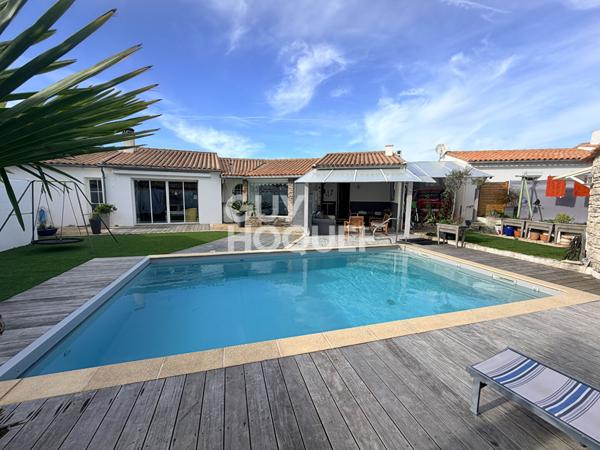 Maison spacieuse à vendre à La Flotte - 5 chambres et jardin!