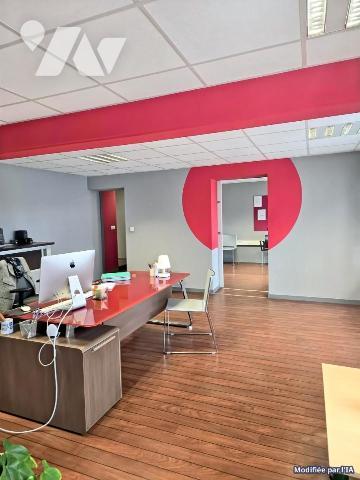 Local professionnel à LONS-LE-SAUNIER de 102m².