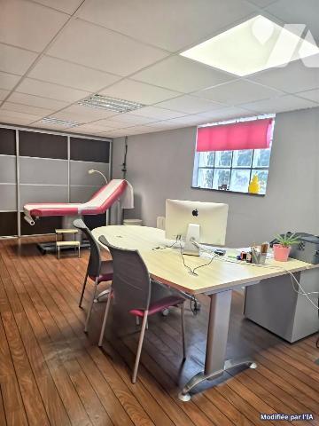 Local professionnel à LONS-LE-SAUNIER de 102m².