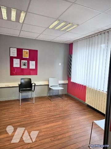 Local professionnel à LONS-LE-SAUNIER de 102m².