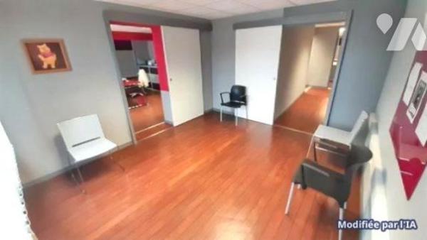 Local professionnel à LONS-LE-SAUNIER de 102m².