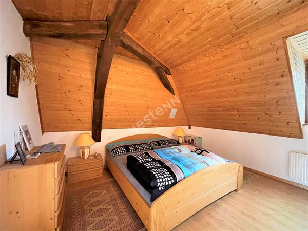 Ensemble bressan au calme située entre CHALON-SUR-SAONE et LONS-LE-SAUNIER proche LOUHANS et ses 157 arcades à 25 minutes de l'autoroute A39 et 40 minutes de l'A6