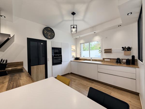 Proche de Bourges : très belle maison d'environ 175 m2 avec piscine chauffée