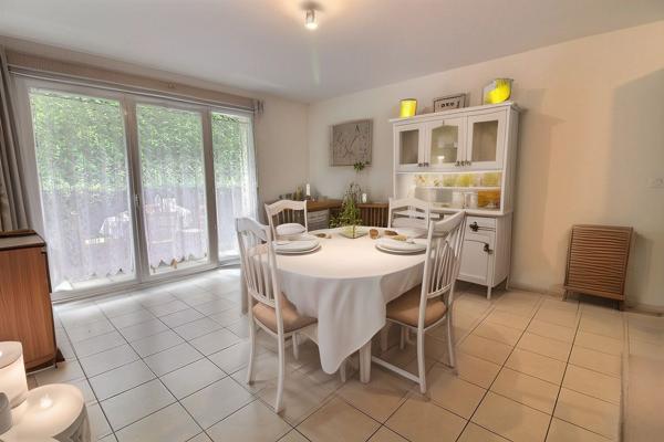 Appartement Sequedin trois pièces - stationnements - rez de jardin - terrasse