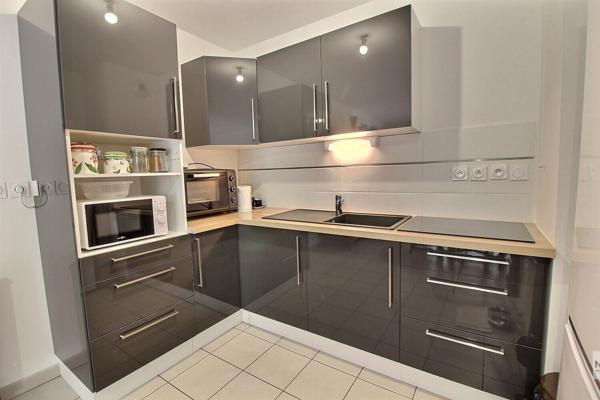 Appartement Sequedin trois pièces - stationnements - rez de jardin - terrasse