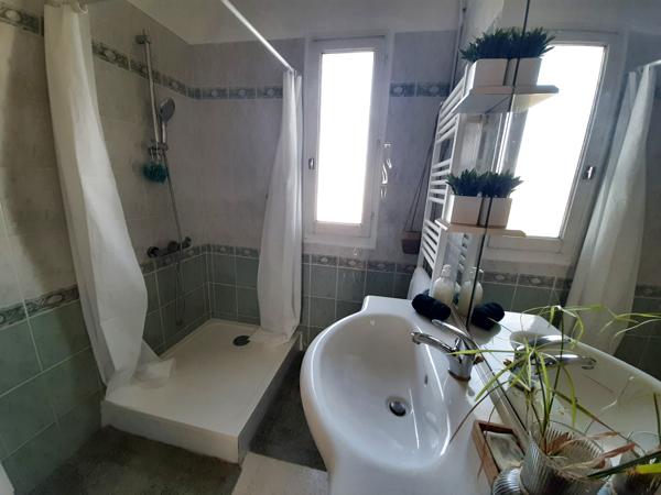 Maison
                                                                                                                                                                                                                                                                                                                        7 pièce(s)                                                                                                                                                                                                          5 chambre(s)                                                                                                                                                                                                          135  m²