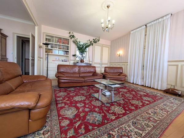 Vente Propriété 7 pièces 196 m2 à Neufchâteau