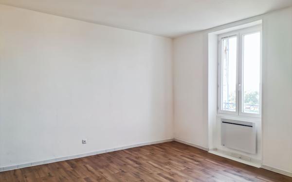 Appartement à louer    1 pièce •  Saint-Astier