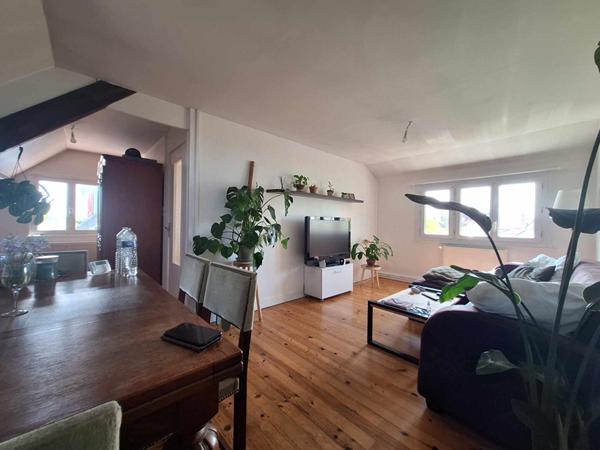 Ensemble immobilier de 2 appartements à Rue