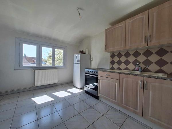 Ensemble immobilier de 2 appartements à Rue