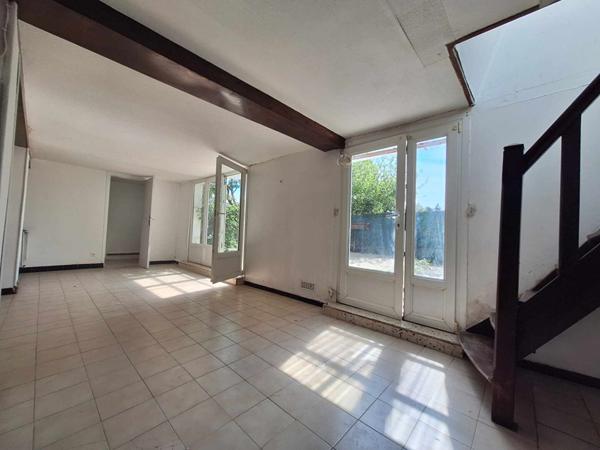 Ensemble immobilier de 2 appartements à Rue