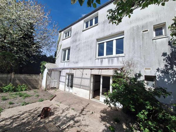 Ensemble immobilier de 2 appartements à Rue