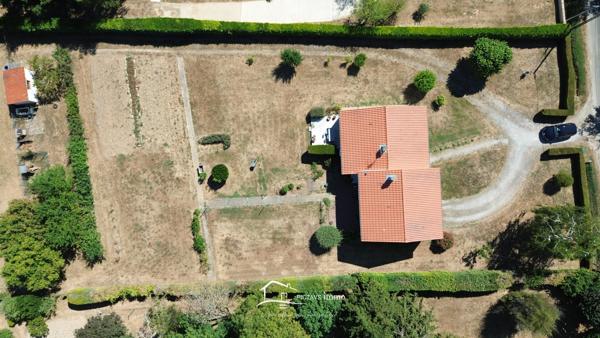 Maison familiale 4 chambres – Terrain 6 677 m² – Sans vis-à-vis Lusignan (86600)
