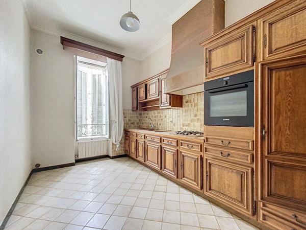 Location bureau Salon-de-Provence - 98 m² - 1 200 €/mois