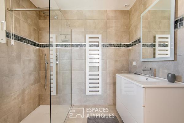 Propriété de prestige avec grand jardin arboré, vue et piscine