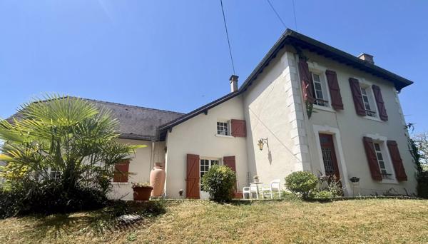 Maison nichée sur les hauteurs de Salies-de-Béarn avec une vue sur les Pyrénées