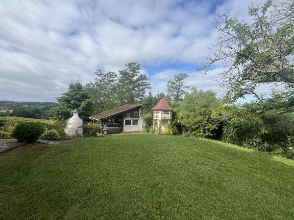 Maison nichée sur les hauteurs de Salies-de-Béarn avec une vue sur les Pyrénées